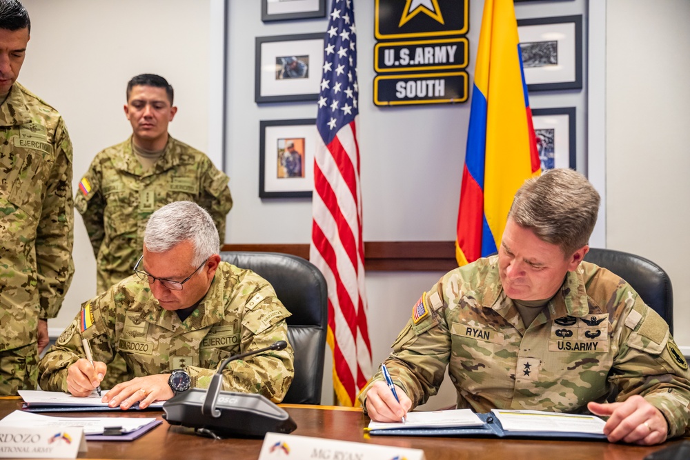Imagem relacionada à notícia: Exércitos colombianos e americanos fortalecem a parceria com 2025 conversas com o pessoal, assinando as ações acordadas