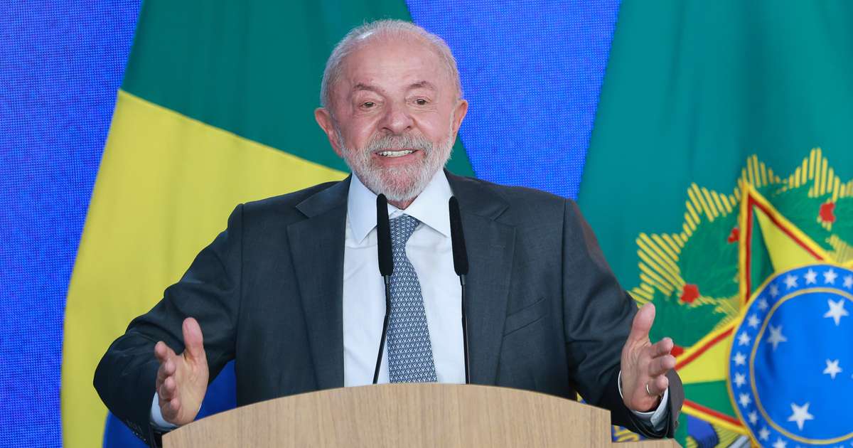 Com Ricupero e Reale, intelectuais e ex-ministros entregam manifesto de apoio a Lula