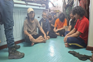 Four Pakistani sailors freed from Somali pirates to return home Saturday — deputy PM