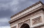 Un jeune de 22 ans meurt à Paris en se jetant du haut de l’Arc de Triomphe