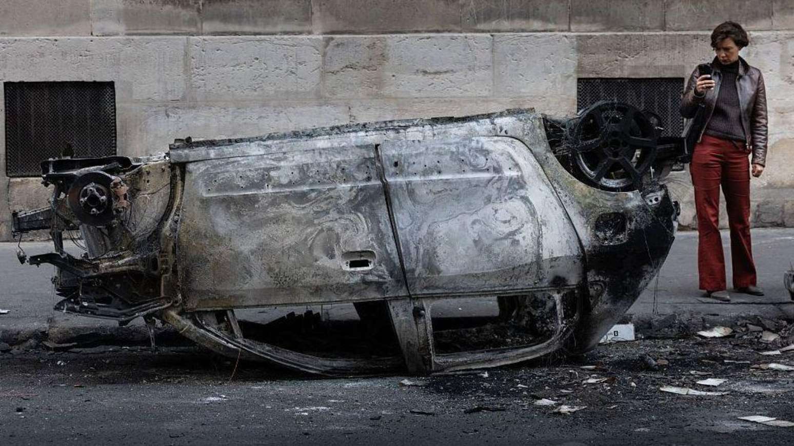 O primeiro-ministro franc&ecirc;s acusou grupos de extrema-esquerda de planejarem parte da viol&ecirc;ncia