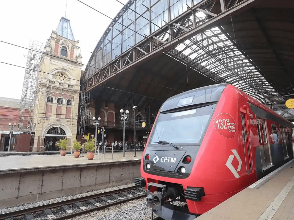 Queda de árvore afeta operação da Linha 7-Rubi de trem nesta segunda