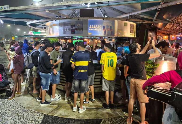 Despedida de Messi tem festa argentina em Copacabana