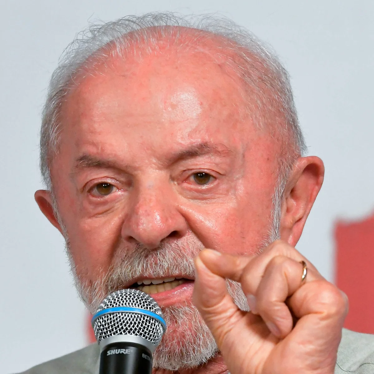 Campanha de Lula alega uso enviesado da IA e aciona TSE contra a Meta