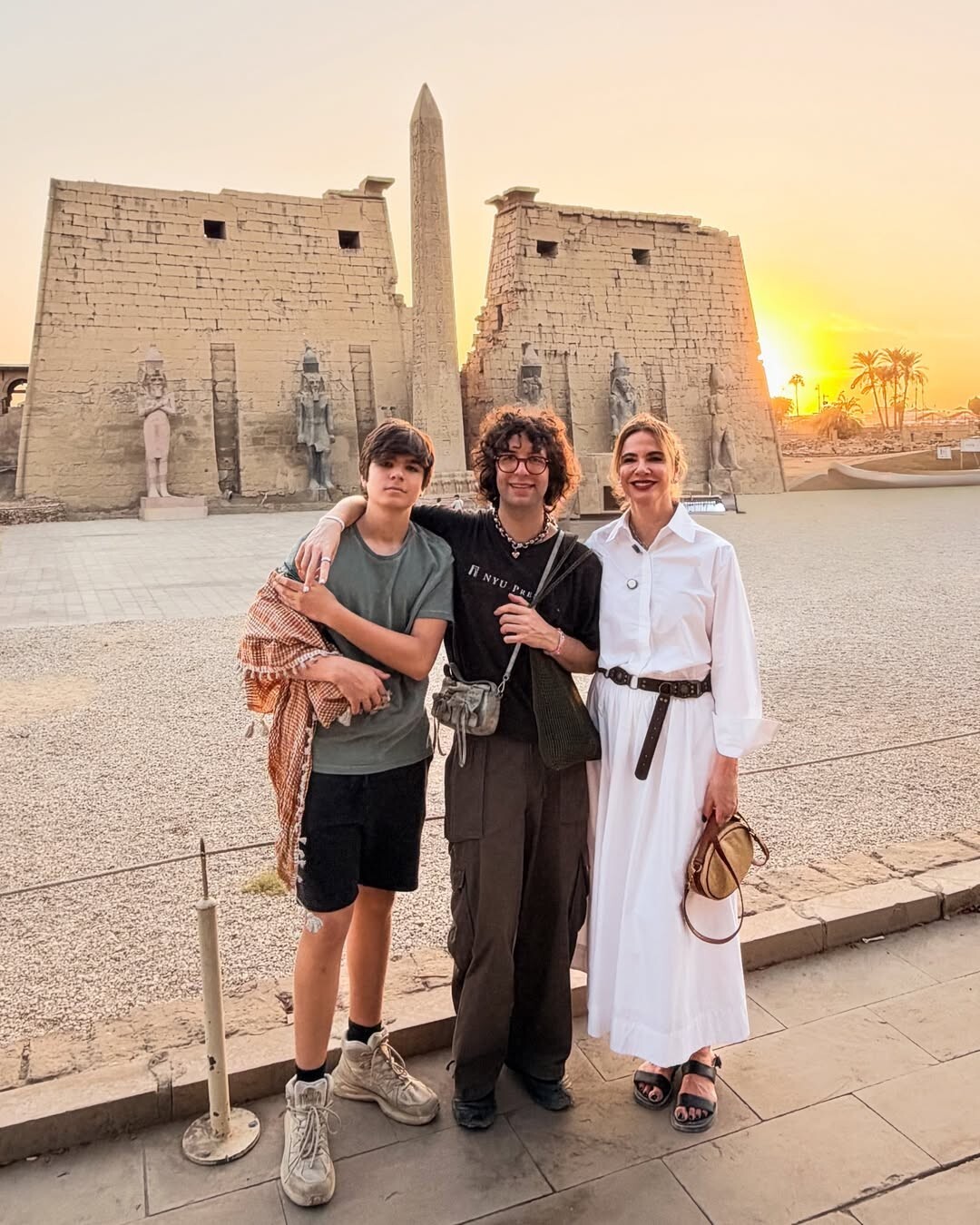 Luciana Gimenez compartilha viagem ao Egito com os filhos e relata recusa inusitada de jovens locais