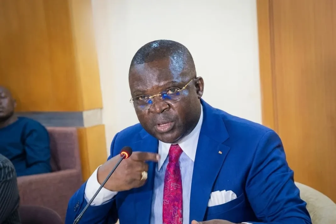 Évariste Ngamana, o grande feiticeiro de Carnot: « A lei diz simplesmente que a nacionalidade centroafricana é única e exclusiva », quando o governo impõe sua própria leitura do Código da Nacionalidade