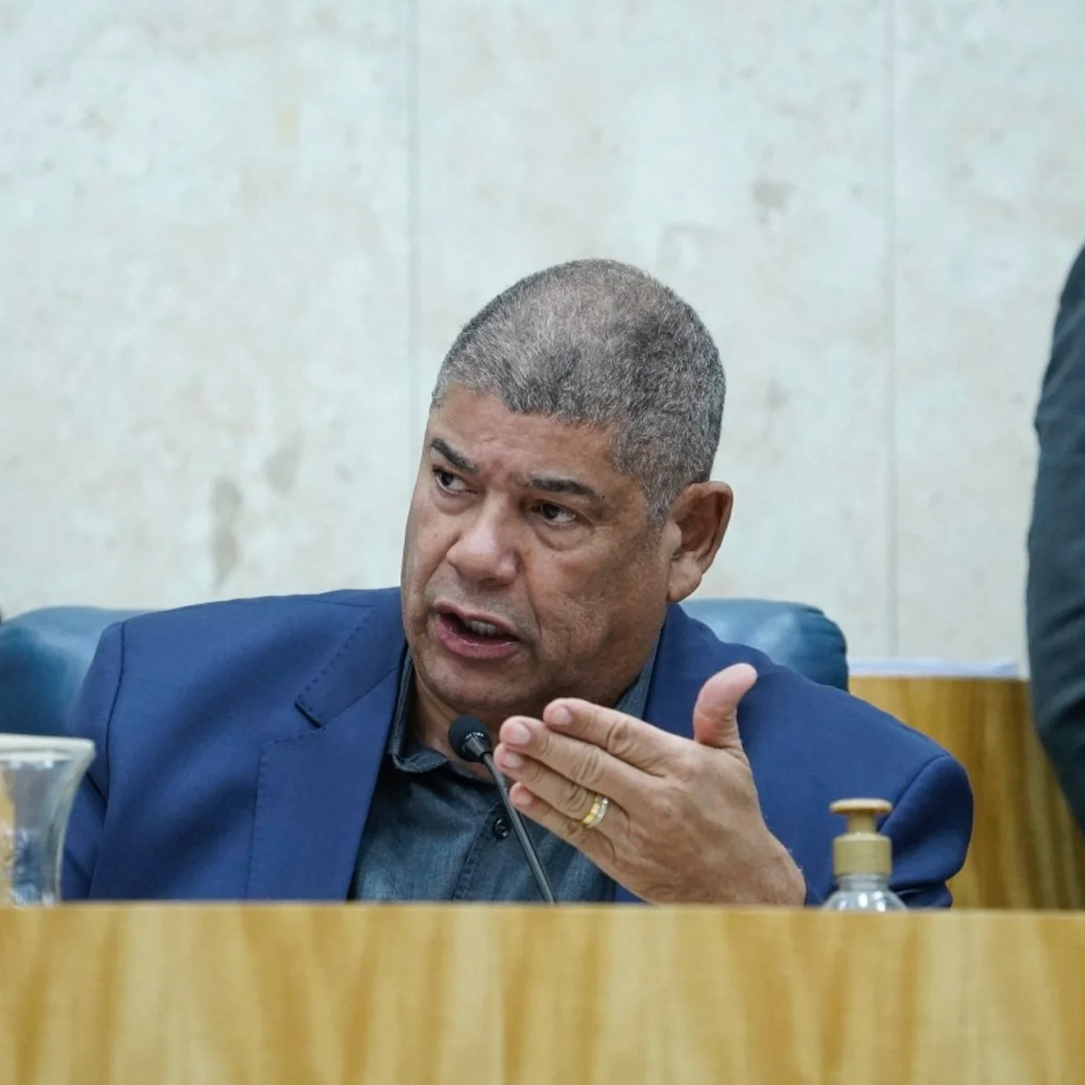 Corregedoria ouve policiais sobre suposta regalia a Milton Leite na prisão