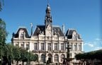 Toit et beffroi effondrés… La mairie de Limoges incendiée lors des violences