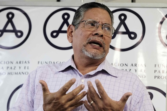 A investigação sobre o assassinato de Roberto Samcam fica arquivada sem que a Costa Rica consiga identificar quem ordenou o crime