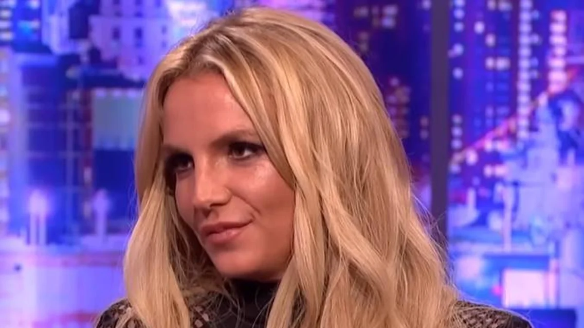 De lingerie, Britney Spears desabafa sobre período sob tutela do pai