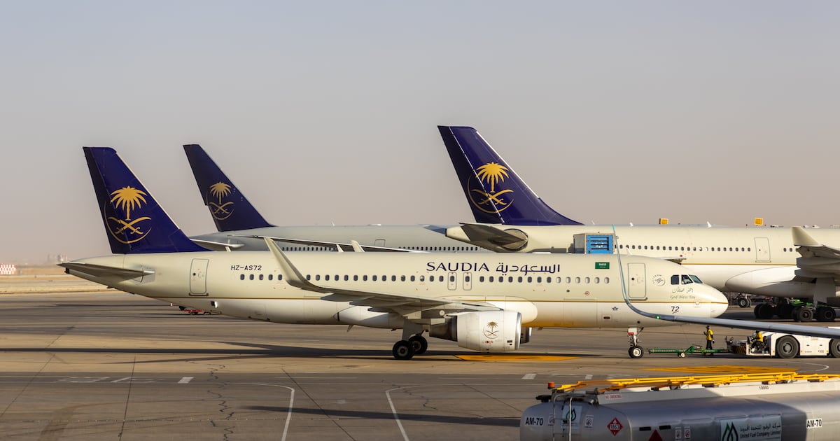 Piloto de companhia aérea saudita entre os três mortos nos ataques ao aeroporto de Riade