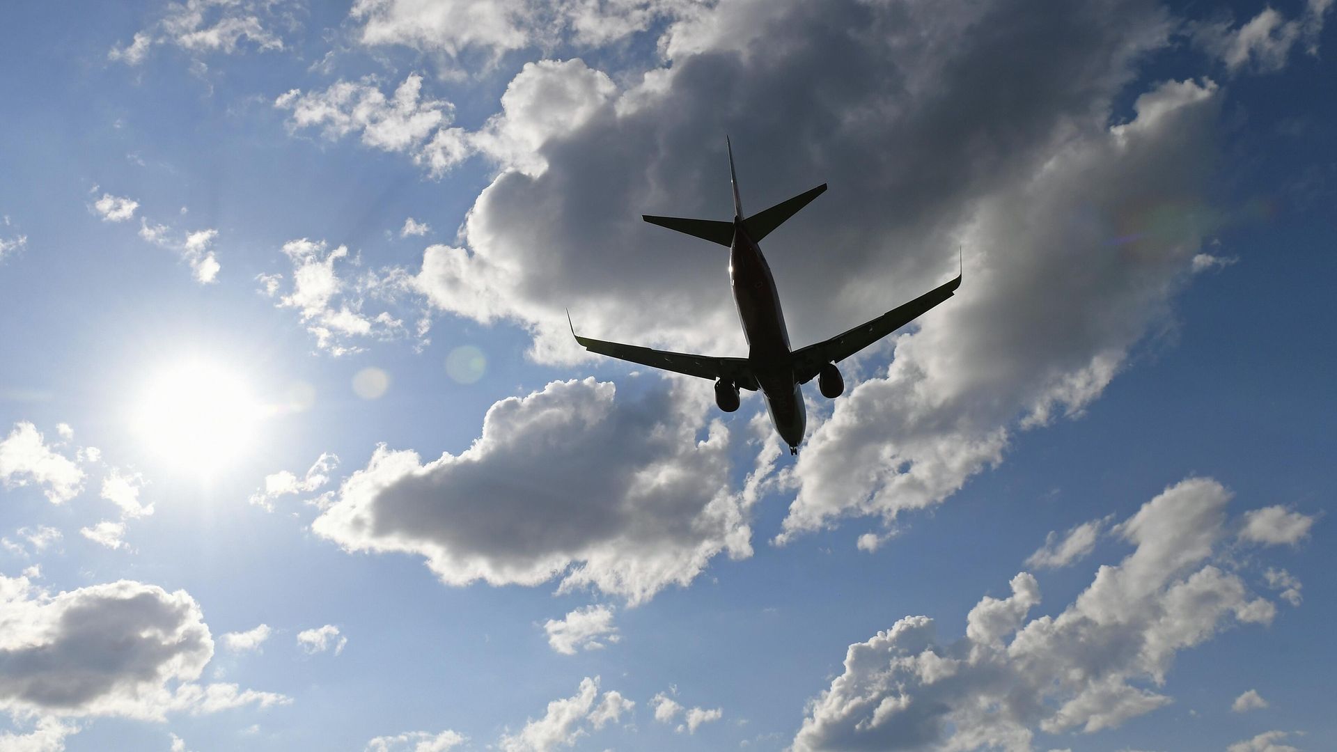 CNN: Banheiros quebrados forçam avião da American Airlines a pousar de emergência