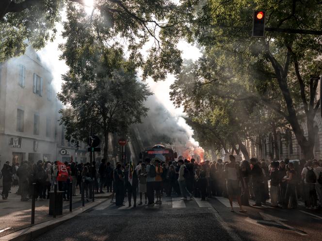 Sindicatos se juntam aos estudantes do ensino médio enquanto dezenas de milhares são esperados para demonstrar na França