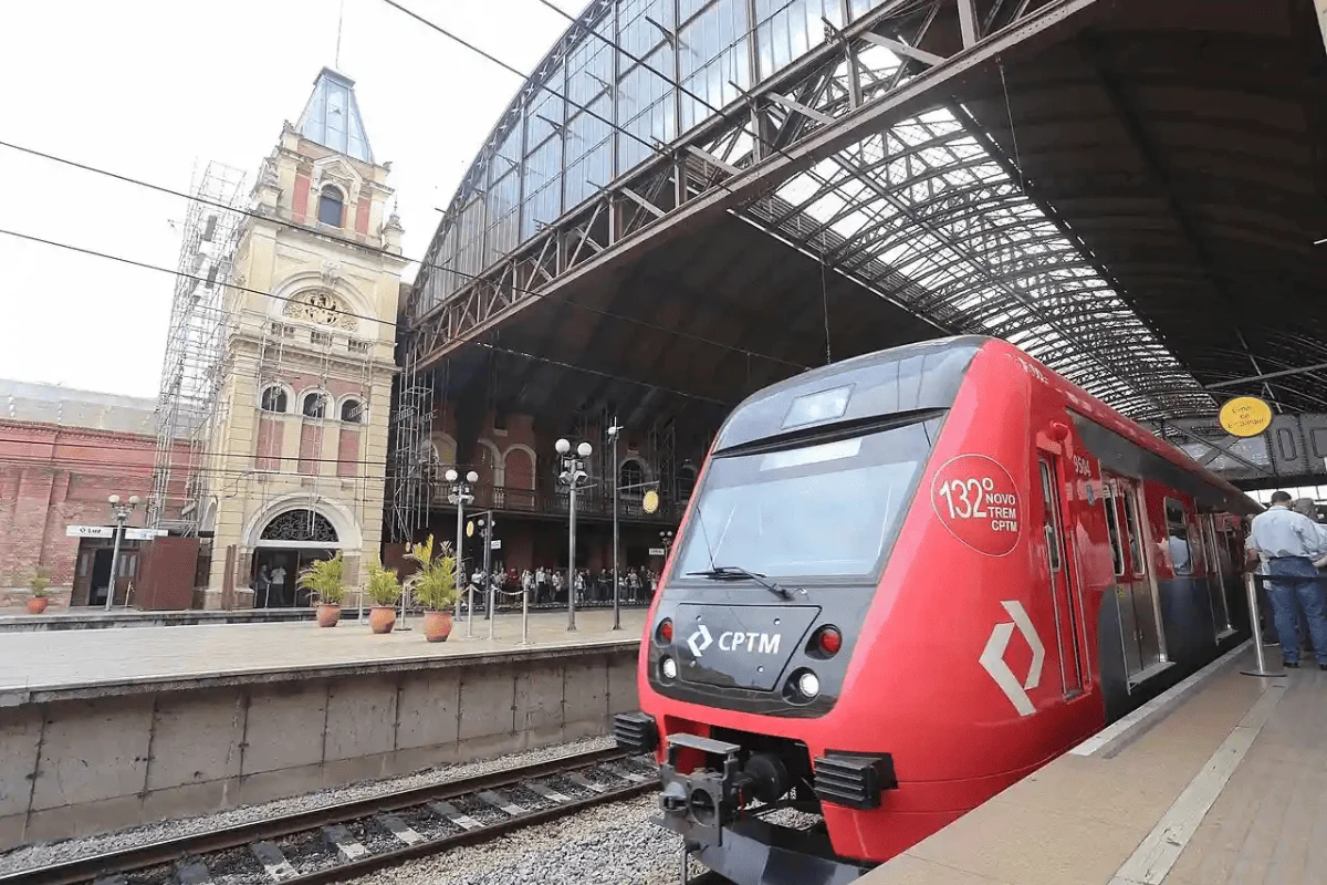 Queda de árvore afeta operação da Linha 7-Rubi de trem nesta segunda
