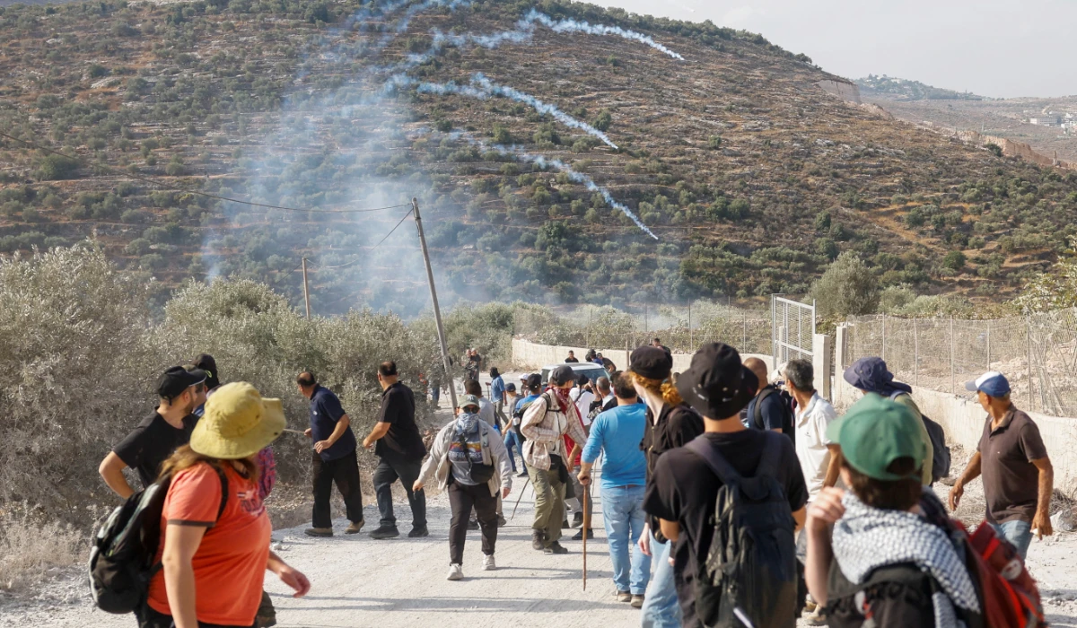Quatro palestinos feridos em ataque de colonos perto de Nablus