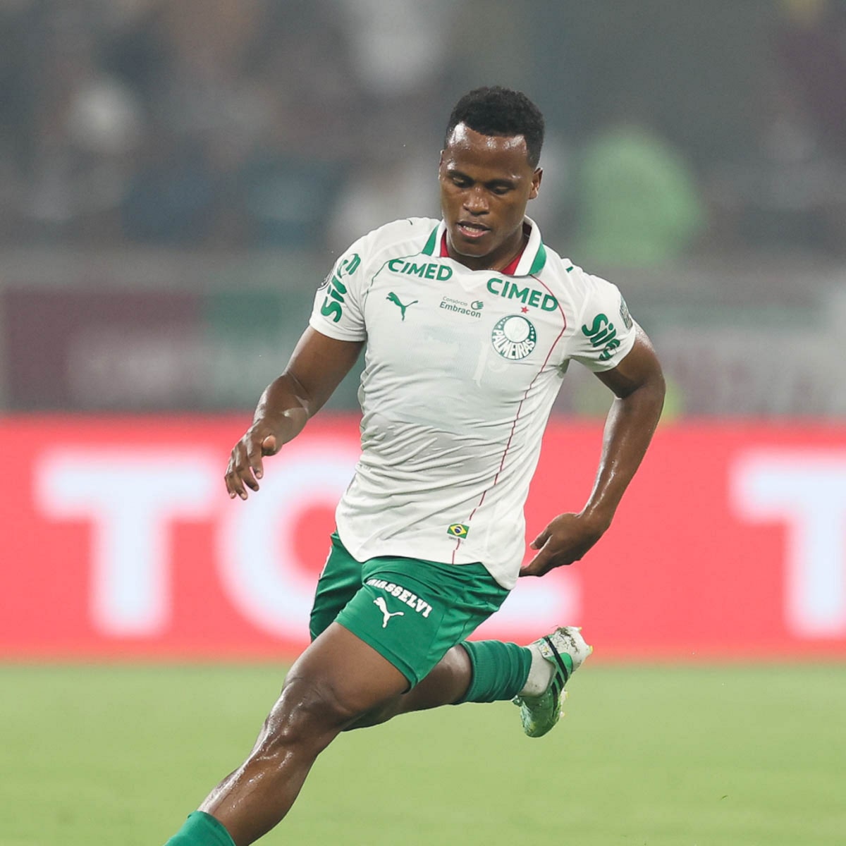 Arias celebra vitória e minimiza vaias da torcida do Fluminense: ‘As pessoas têm amnésia’