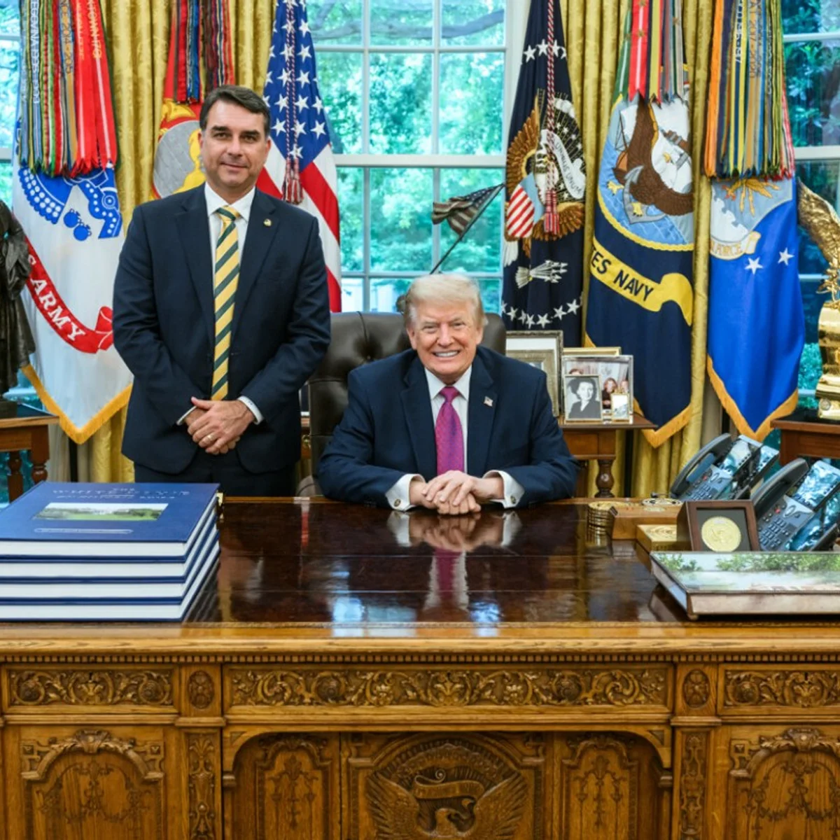 Aliado de Trump diz que EUA autorizou asilo político a Flávio Bolsonaro