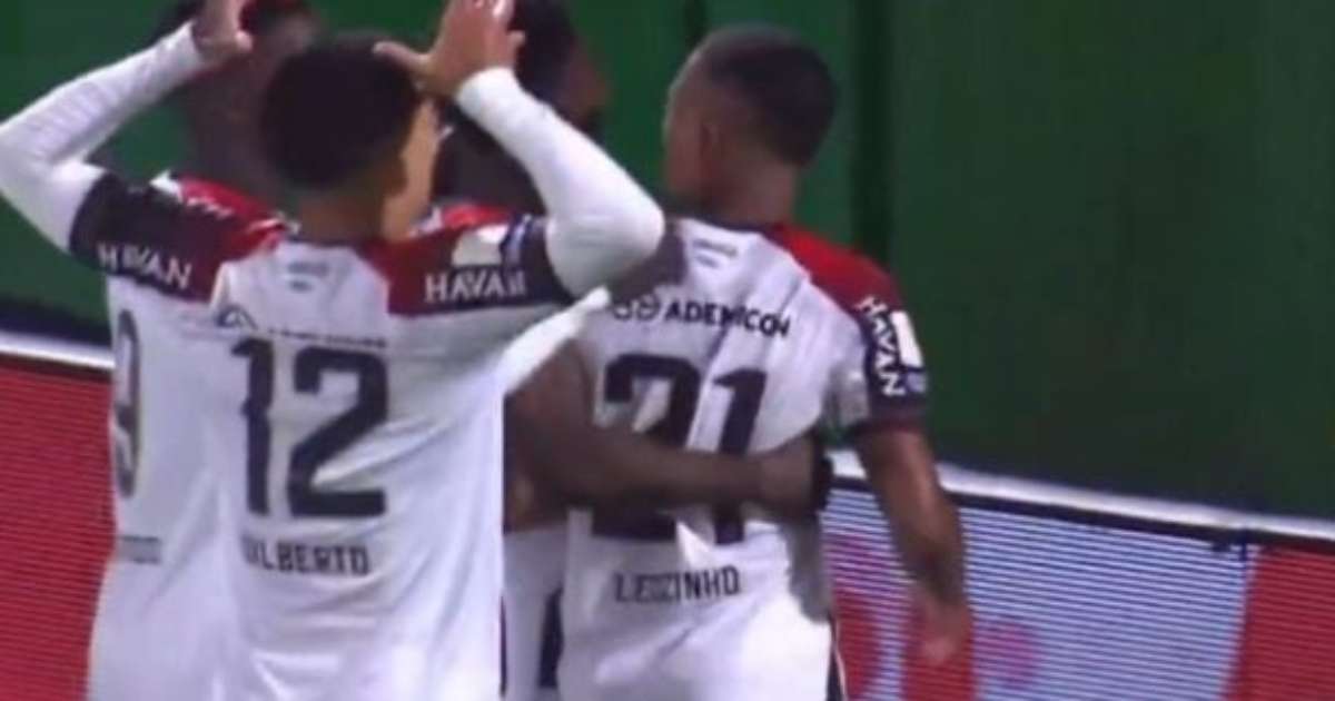 Athletico-PR goleia Chapecoense e assume 3º lugar do Brasileirão