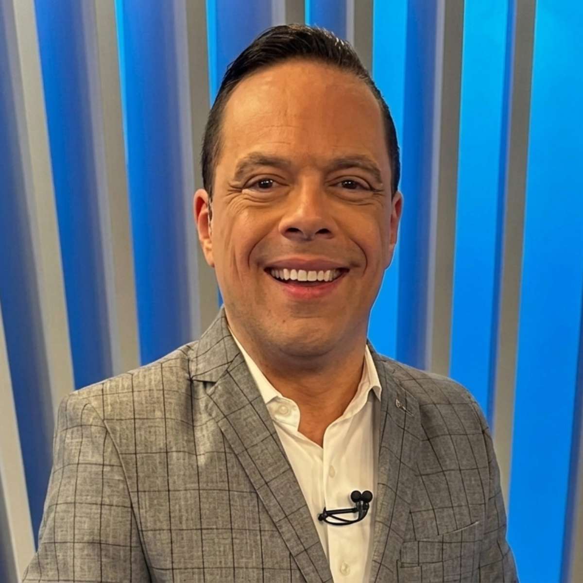 Apresentador dispensado pelo SBT estreia em canal de notícias de outro ex-jornalista da emissora