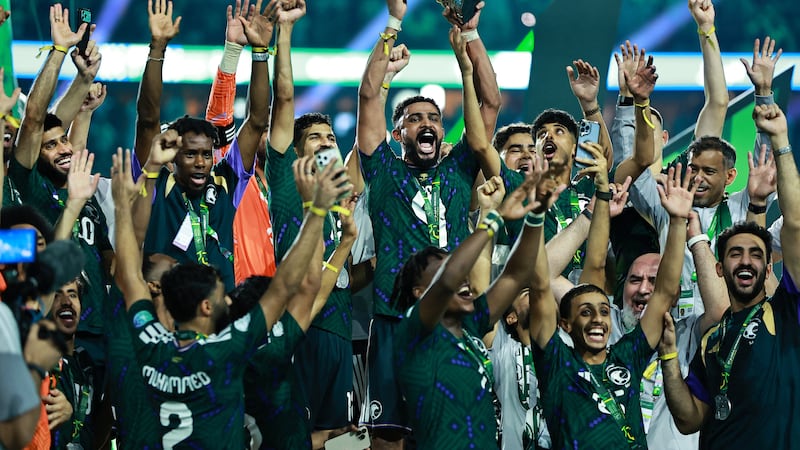 O presidente Cheique Mohamed parabeniza a Arábia Saudita pela vitória na Copa do Golfo Árabe sobre os Emirados Árabes Unidos