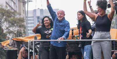 Presidente e candidato &agrave; reelei&ccedil;&atilde;o pelo PT, Luiz In&aacute;cio Lula da Silva, em ato na Avenida Paulista Foto: Daniel Teixeira/Estadao / Estad&atilde;o