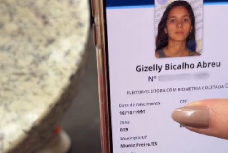 Ex-BBB Gizelly e eleitores relatam falha no e-Título ao mostrar local de votação; TRE-SP nega mudança