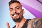 Ex-BBB Nizam surge irreconhecível em nova novela vertical