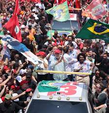 O presidente Lula (PT) em ato em Copacabana neste sábado, 24 Foto: Wagner Meier/Getty Images