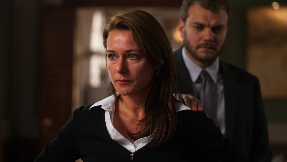 Borgen acompanha Birgitte Nyborg, uma política idealista que se torna primeira-ministra da Dinamarca e precisa lidar com os bastidores do poder. — Foto: Divulgação/TMDB