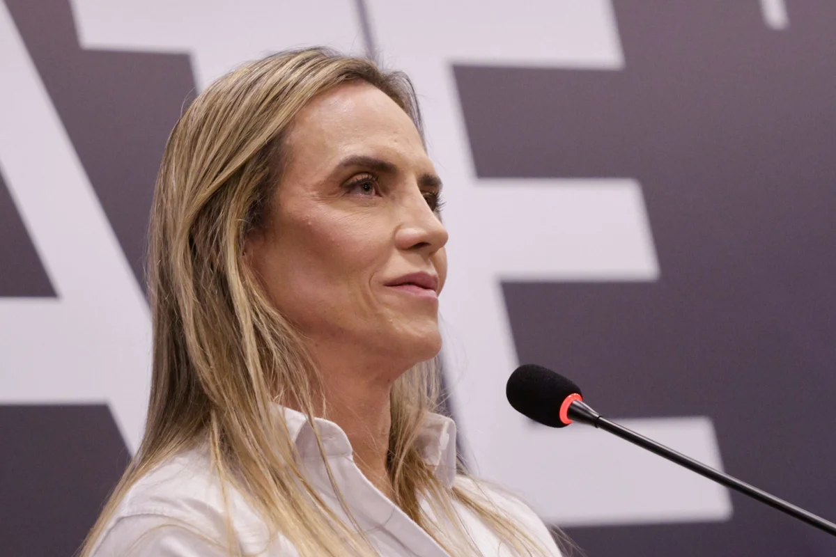 Celina propõe cortar gastos no Iges-DF para contratar mais profissionais