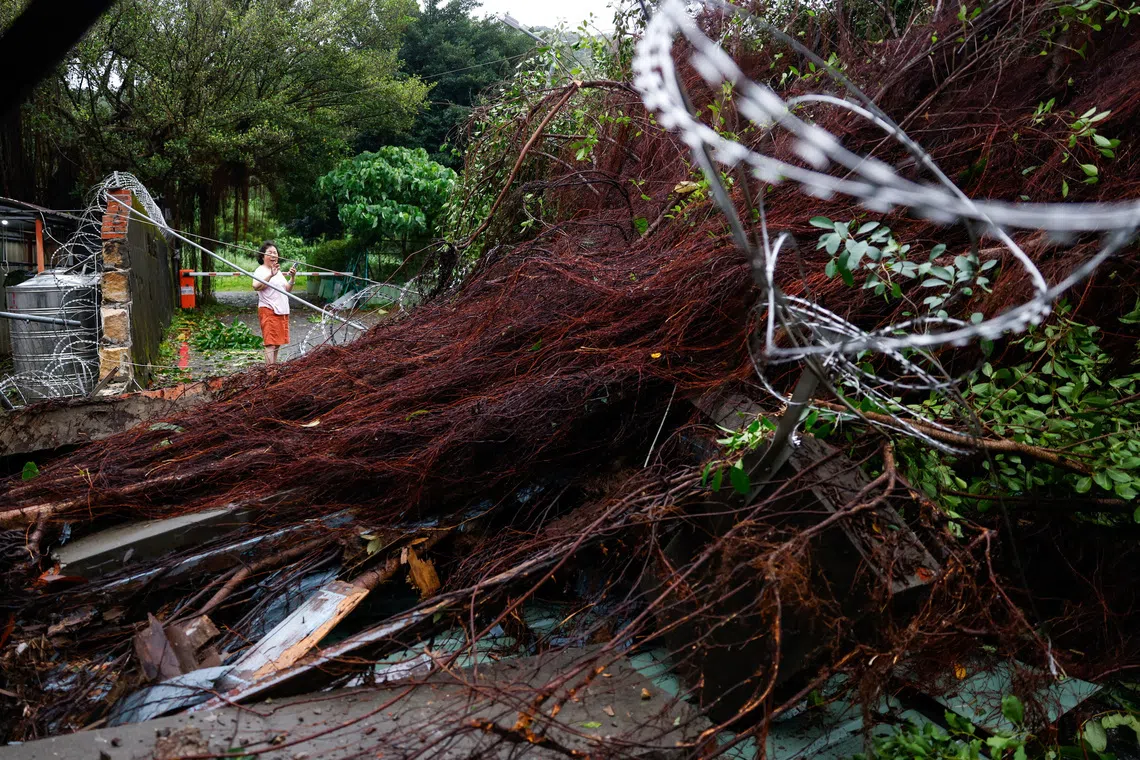 O tufão Champi varreu Taiwan, deixando uma pessoa morta e 500 feridas