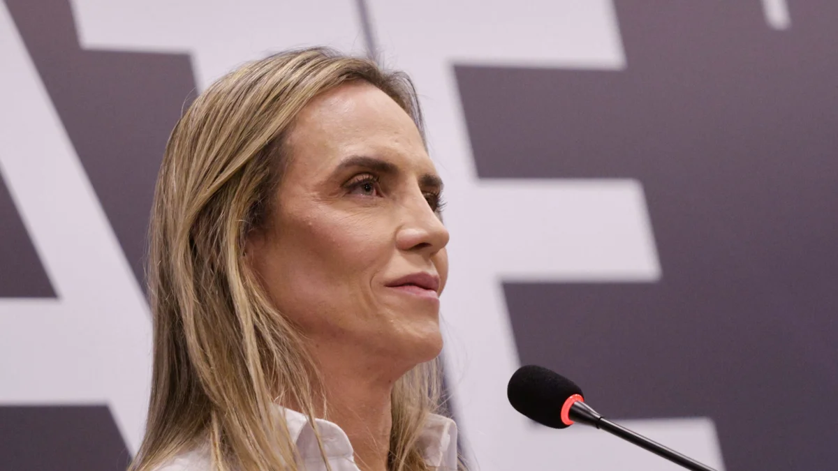 Celina propõe cortar gastos no Iges-DF para contratar mais profissionais