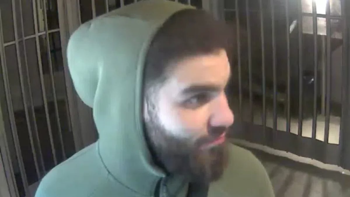 Laval police seek suspect posing as officer in gold jewelry and credit card scheme