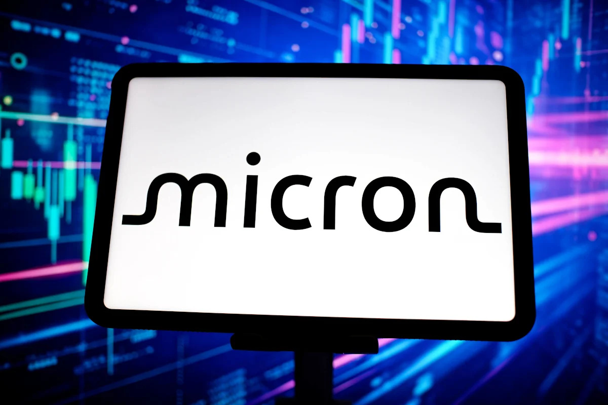 Ações da Micron despencam, apesar de analistas afirmarem que a venda em massa no setor de semicondutores é exagerada