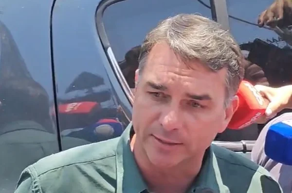 Empresários veem “desespero” de Flávio ao apoiar fim da escala 6×1 - destaque galeria