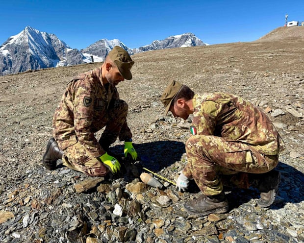 O derretimento de geleiras nos Dolomitas revela um estoque de munições da Primeira Guerra Mundial