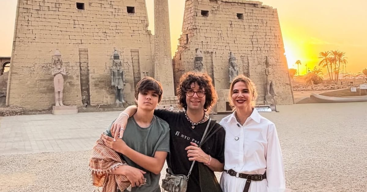 Luciana Gimenez compartilha viagem ao Egito com os filhos e relata recusa inusitada de jovens locais