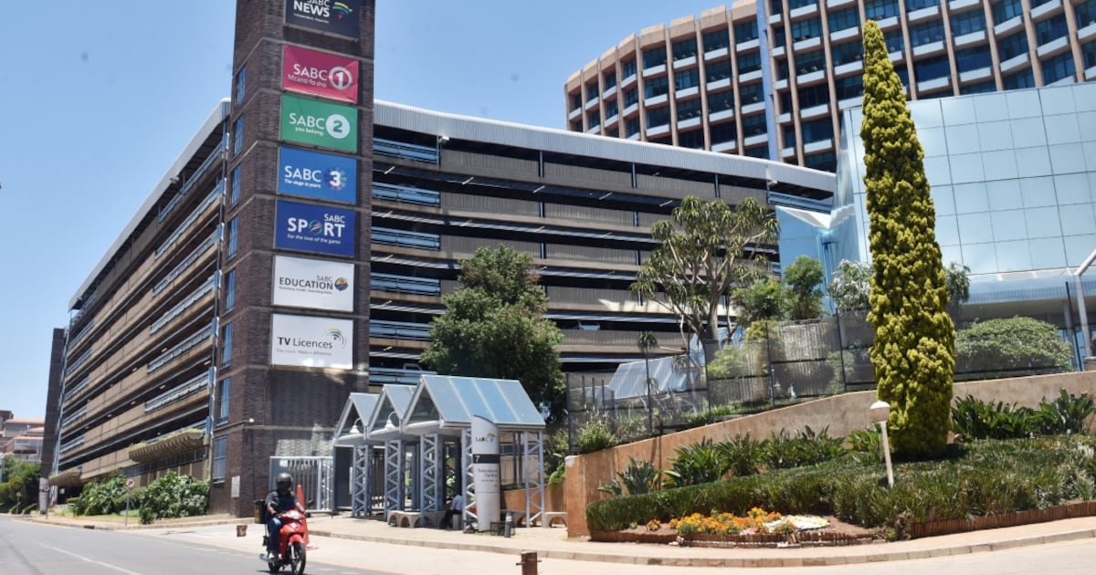 A cobertura eleitoral da SABC prosseguirá apesar da incerteza sobre o financiamento de R120m