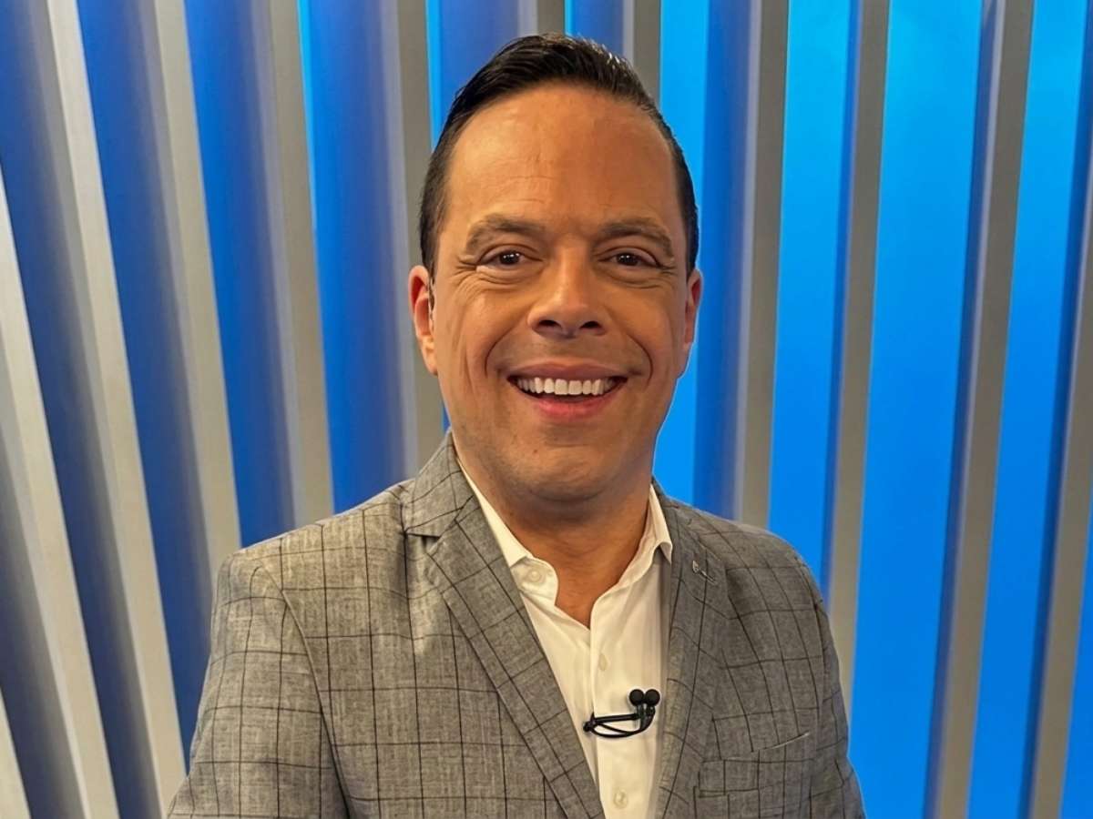 Apresentador dispensado pelo SBT estreia em canal de notícias de outro ex-jornalista da emissora