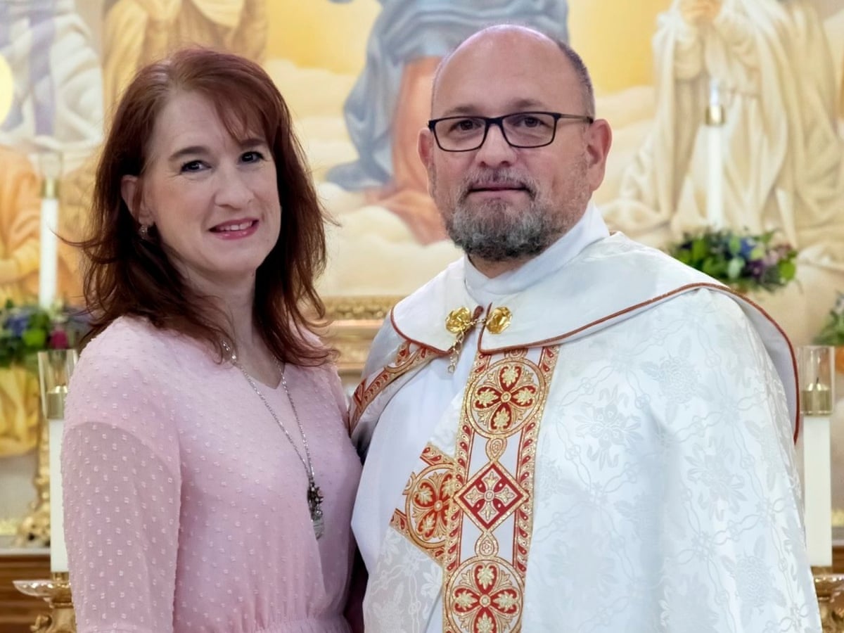 Vaticano mantém a excomunhão do diácono dos EUA que se demitiu após filho ser molestado por padre