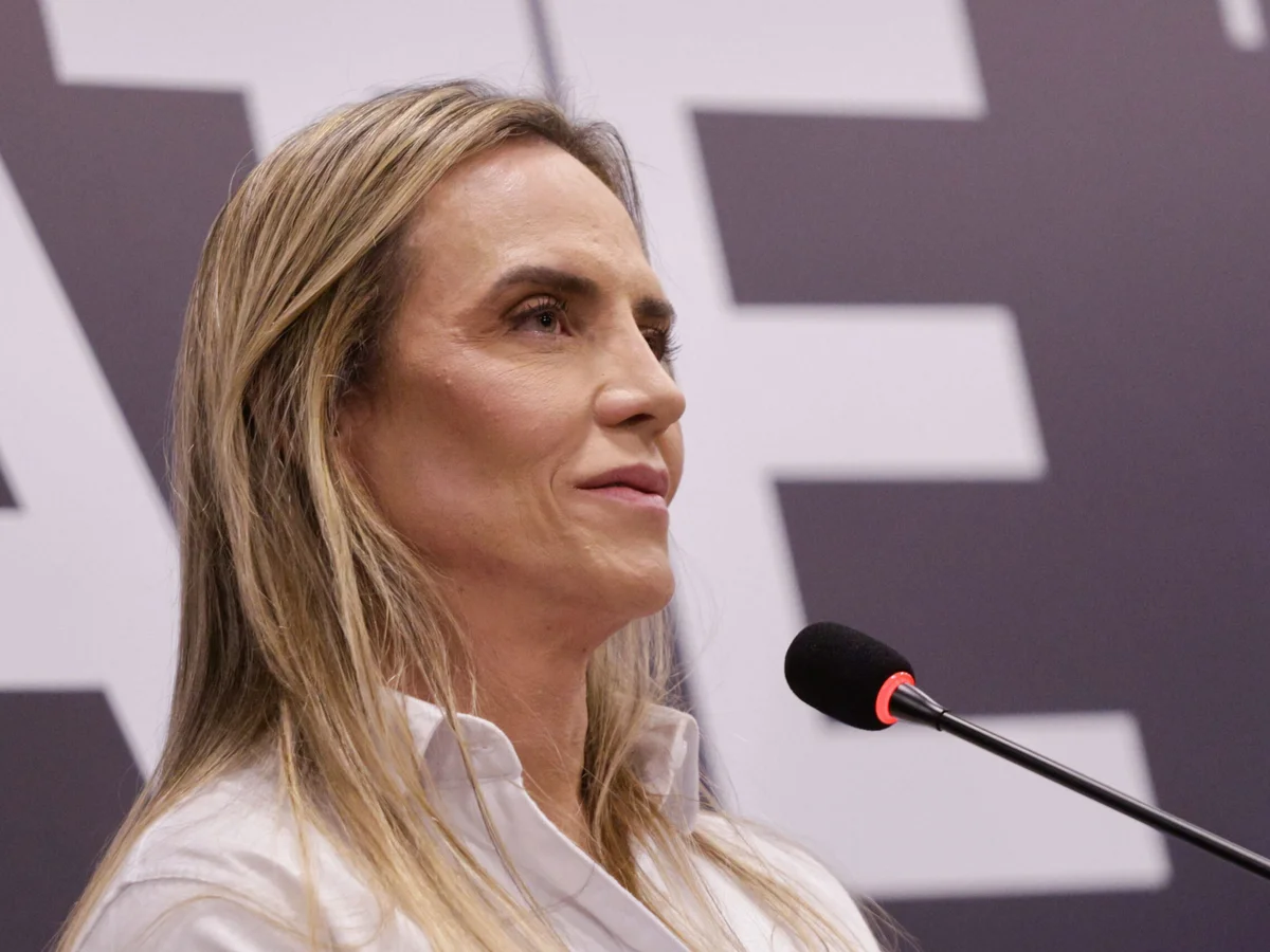 Celina propõe cortar gastos no Iges-DF para contratar mais profissionais