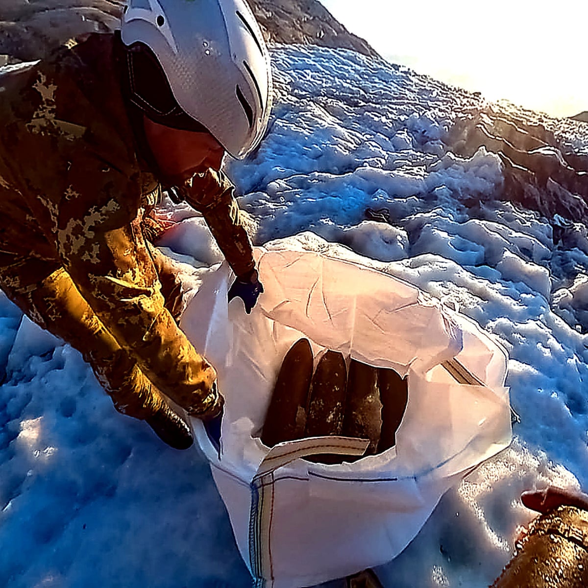 O derretimento de geleiras nos Dolomitas revela um estoque de munições da Primeira Guerra Mundial
