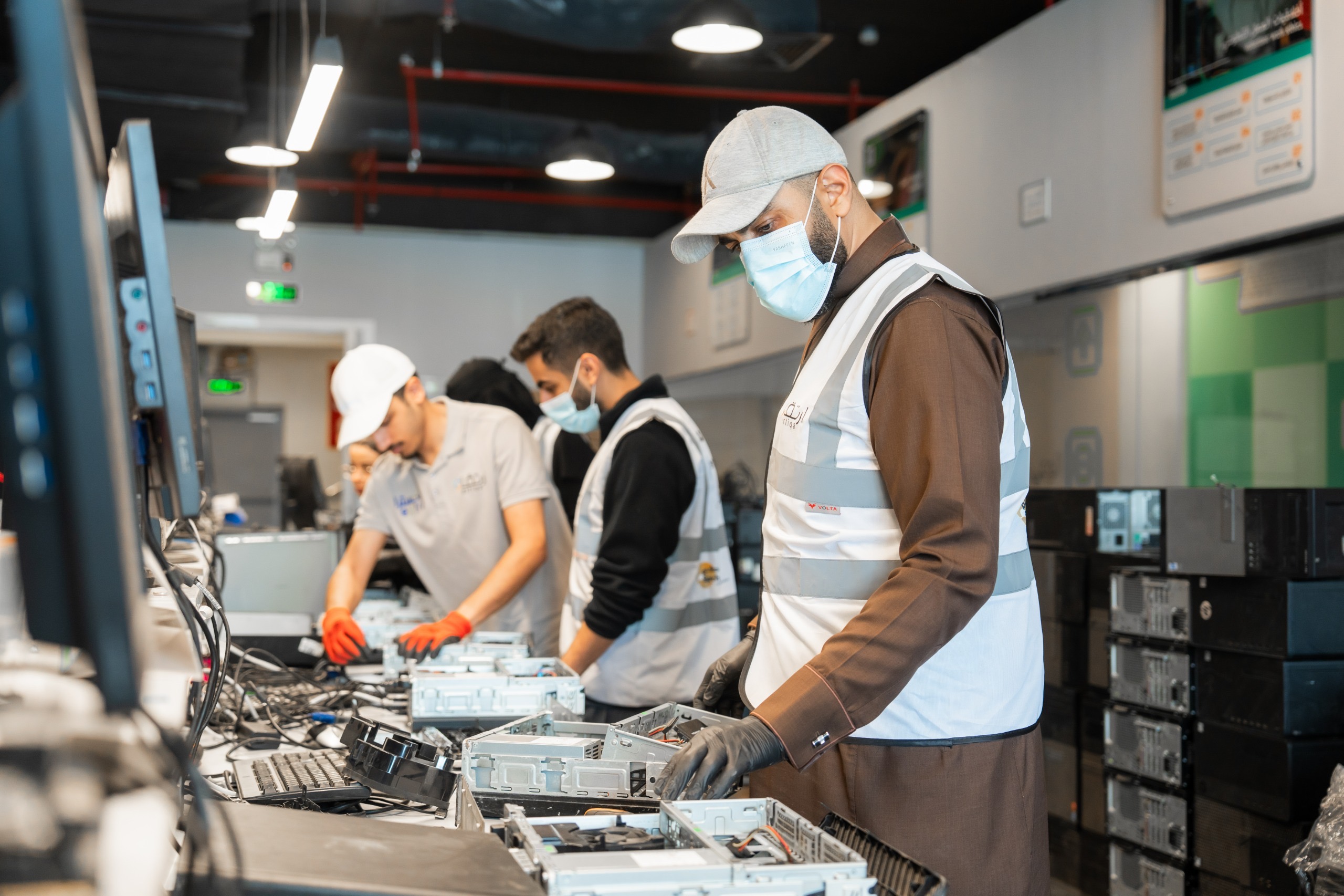 Iniciativa juvenil da Arábia Saudita visa combater resíduos eletrônicos